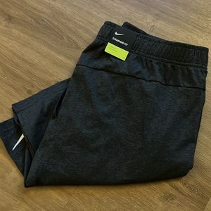 NWT NIKE STANDARD FIT, DRI-FIT MENS GRAY SHORTS sz XL